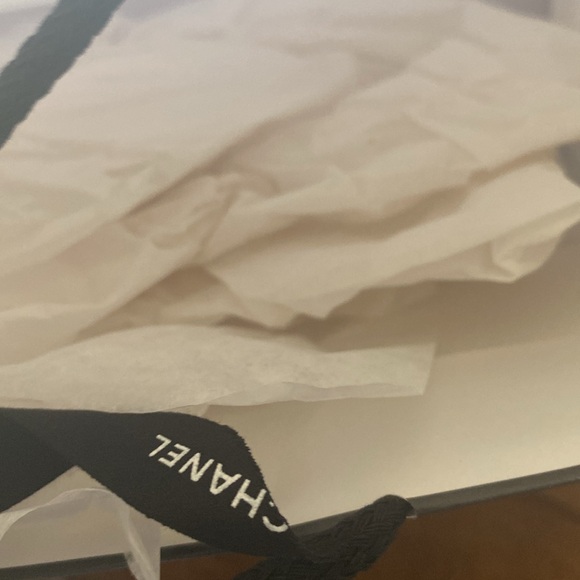 Chanel SENT WITH LOVE Gift Set lots in the bag! - Picture 7 of 16